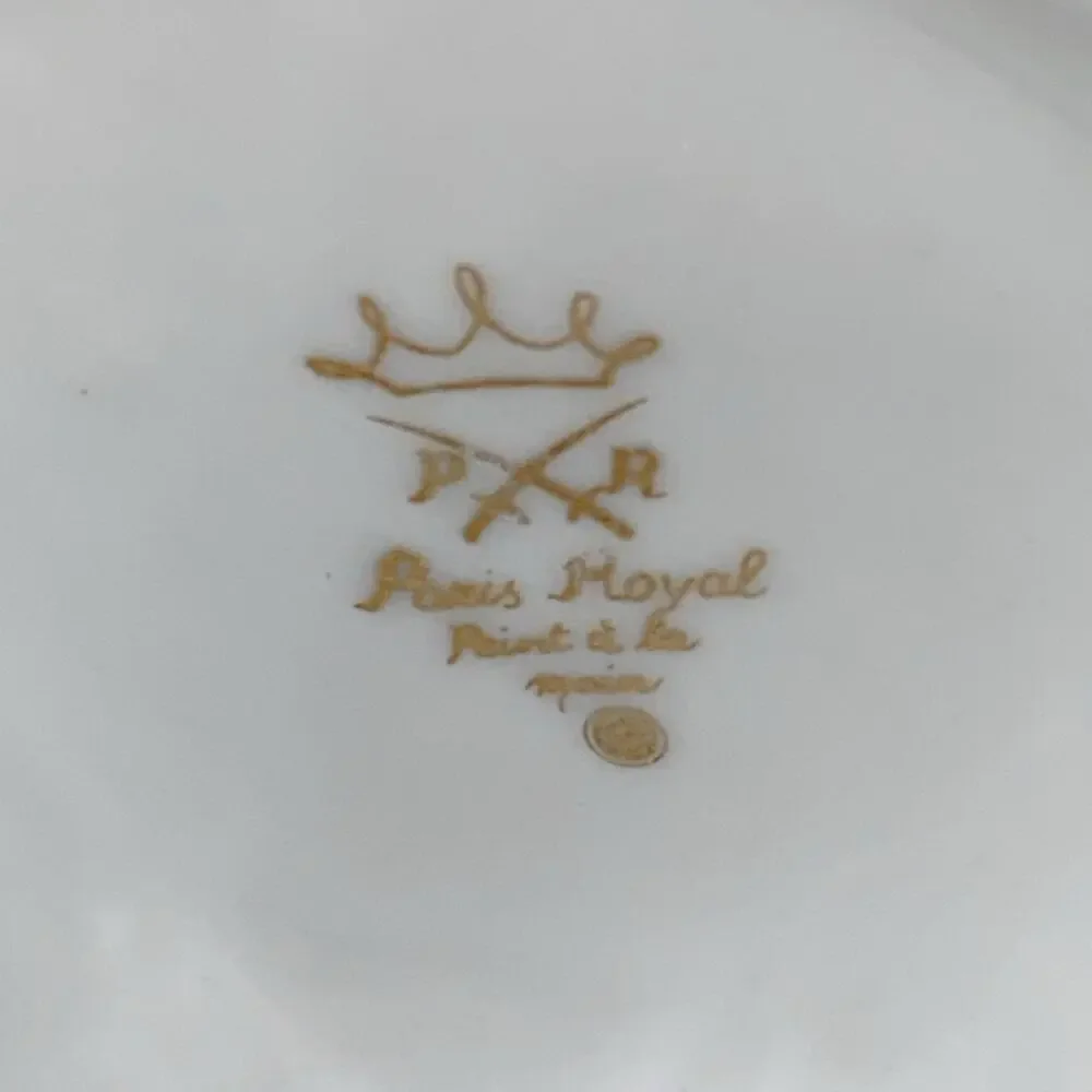 Vintage French Paris Royal Peint a la Main Floral Scalloped Porcelain Vase‎ 9”